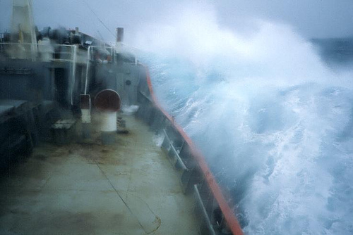  Huge Waves and Ships